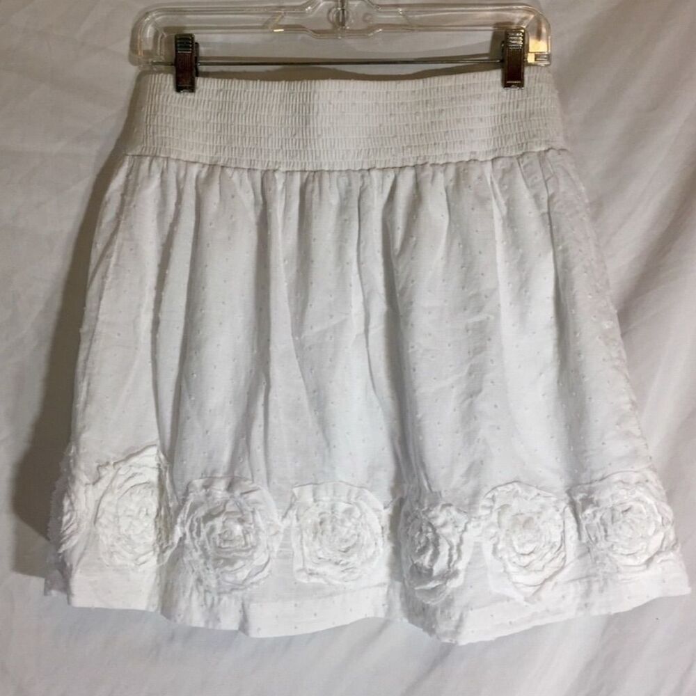 Stooshy Women's M White 3D Floral Textured Mini Skirt Casual Summer